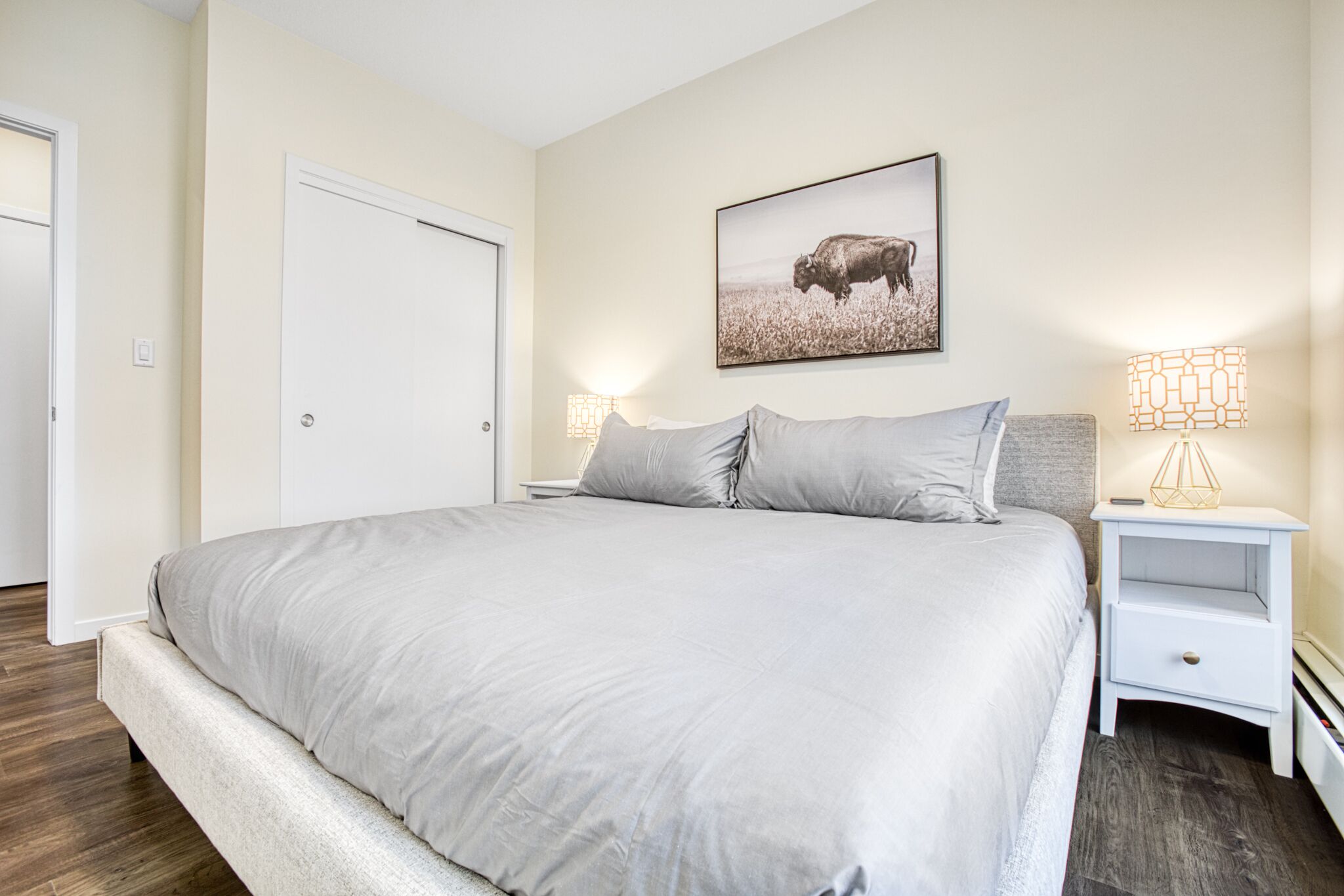 Modern Rustic Suite w/ King Bed & Kitchen Island