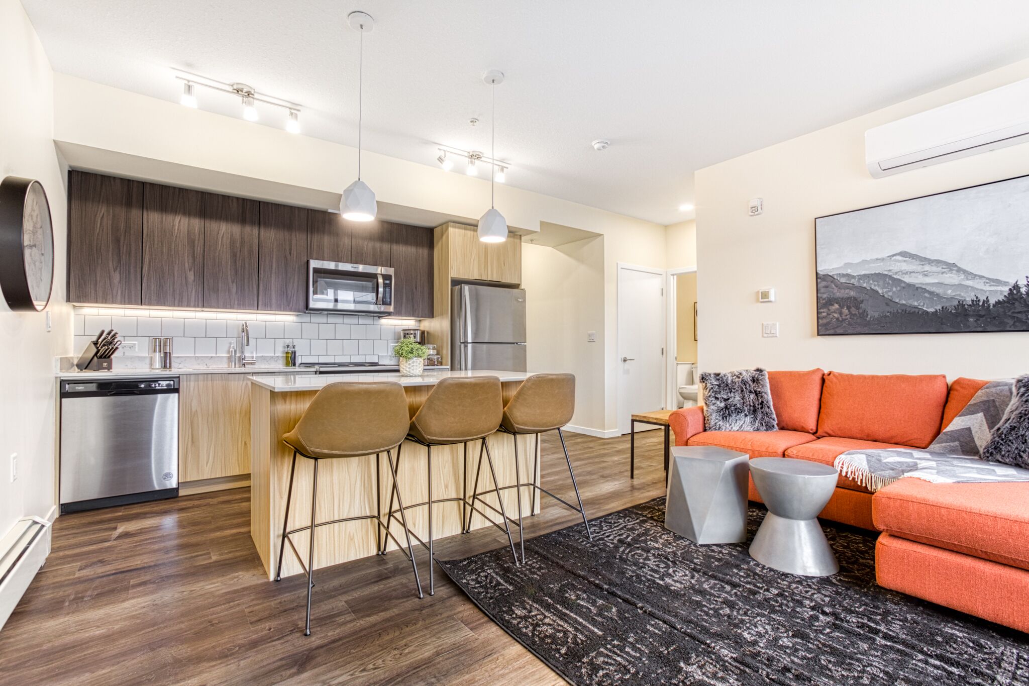Modern Rustic Suite w/ King Bed & Kitchen Island