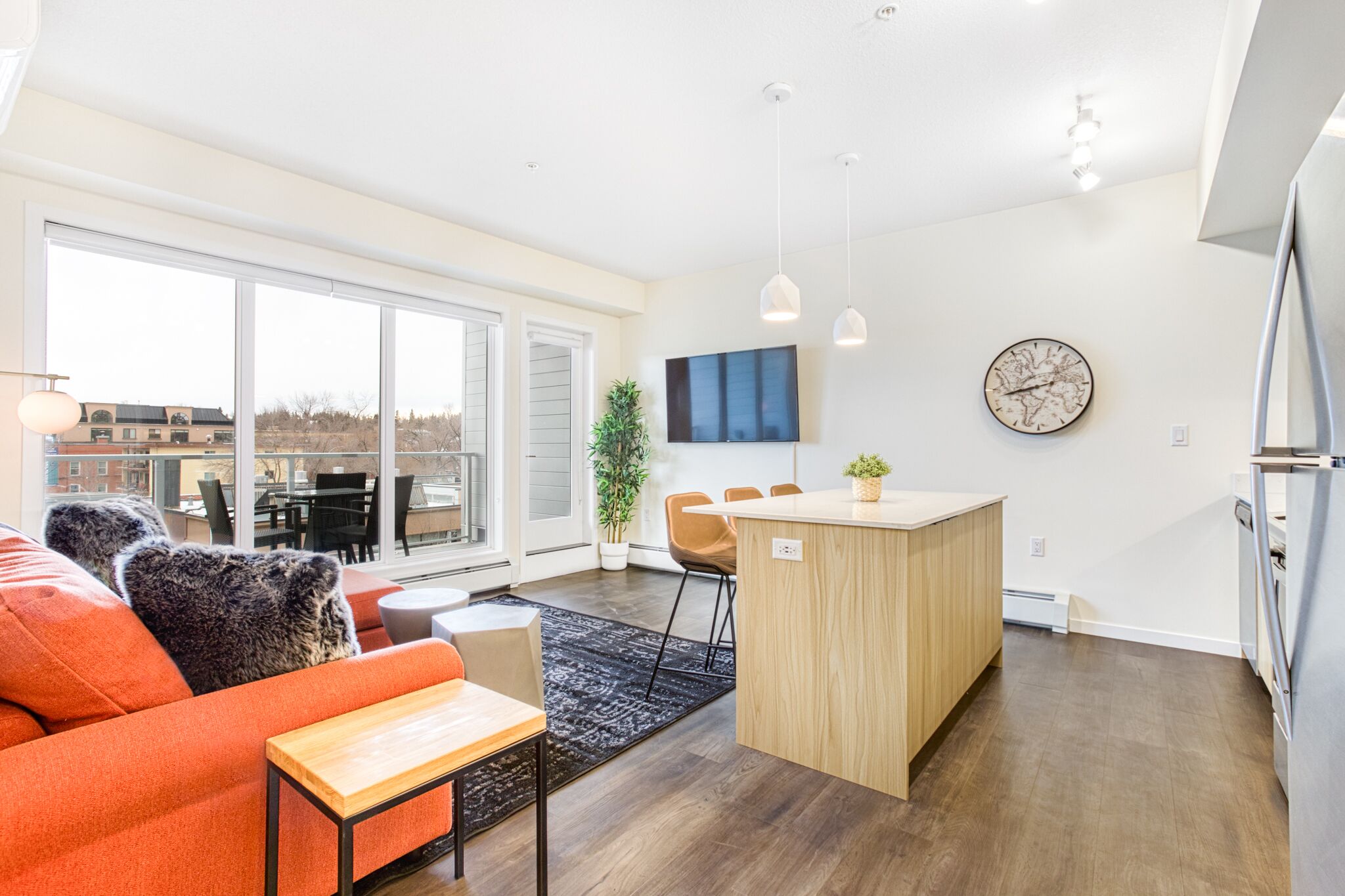 Modern Rustic Suite w/ King Bed & Kitchen Island