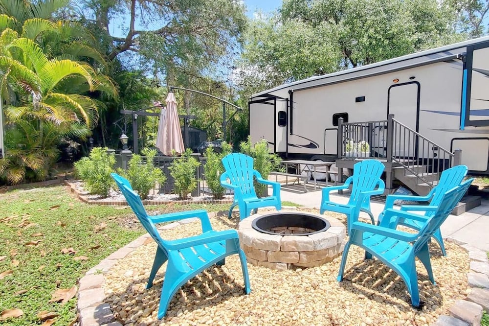 HAPPY GLAMPERS RV! Turn-Key Glamping Package! 236