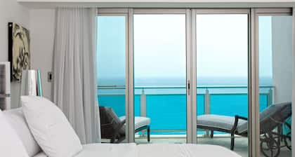 The Cove | Beach Front - Located in Stunning Simpson Bay with House Cleaning Included