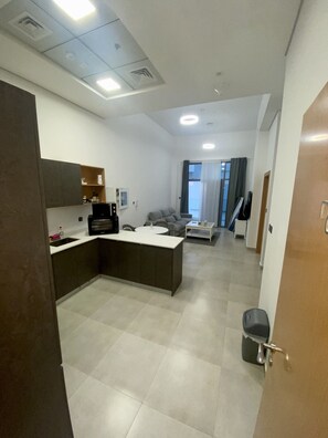 Smart TV - Beautiful 1 Bedroom (Dubai)