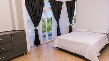 4 bedrooms, in-room safe, iron/ironing board, free WiFi