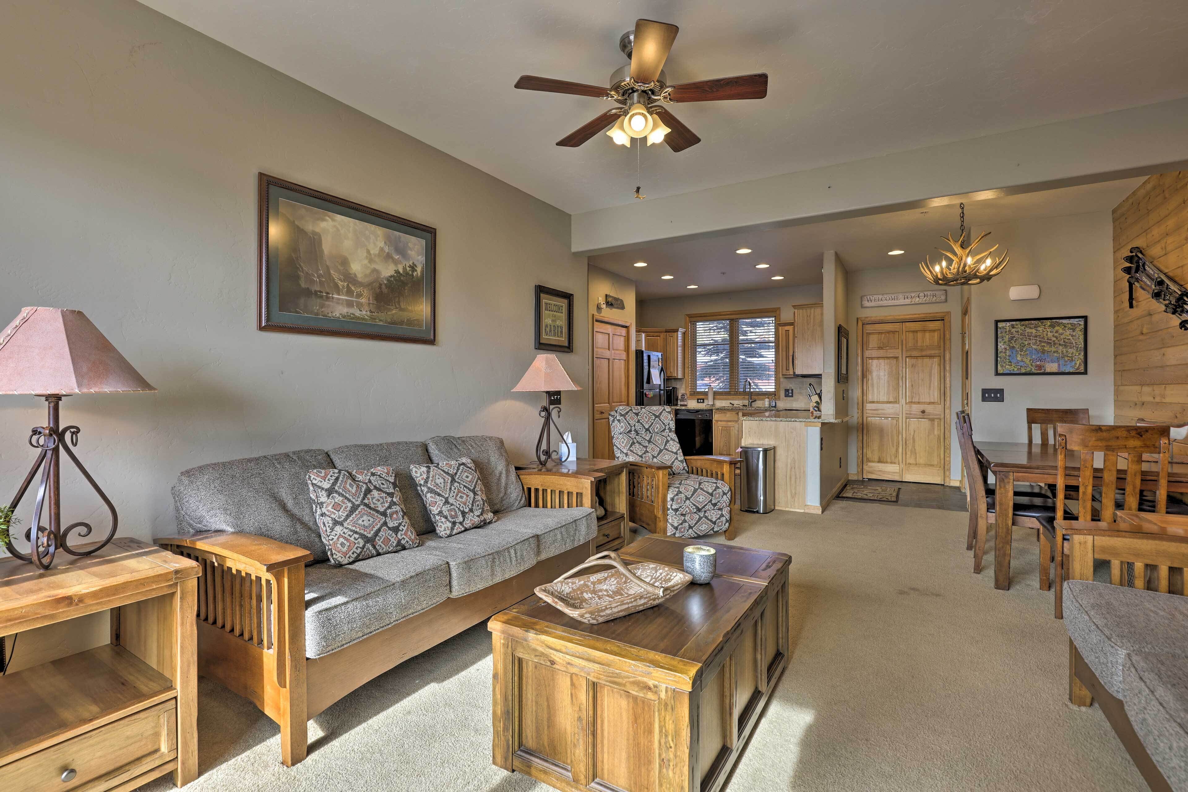 Mountainside Condo w/ Patio & Lake Access!