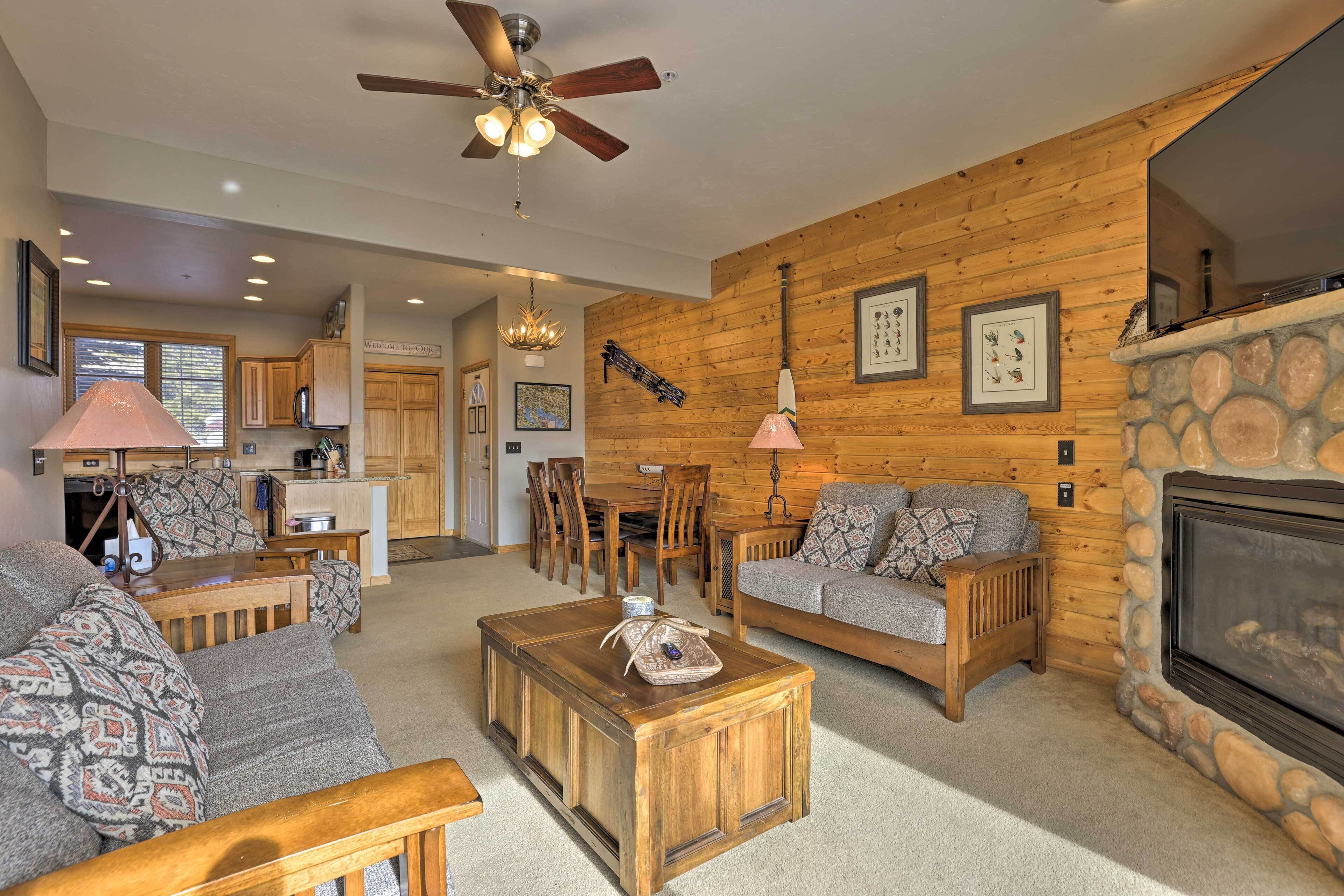 Mountainside Condo w/ Patio & Lake Access!