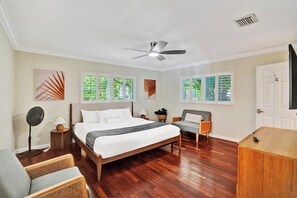 3 bedrooms, desk, iron/ironing board, travel crib