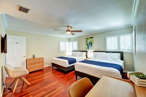 3 bedrooms, desk, iron/ironing board, travel crib