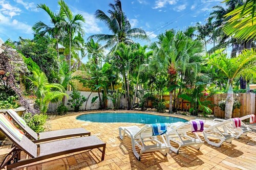 WALK to Beach Luxury 3BR Villa in Hollywood Lakes