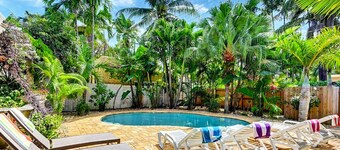 WALK to Beach Luxury 3BR Villa in Hollywood Lakes