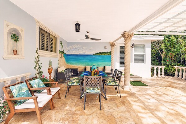 Outdoor dining