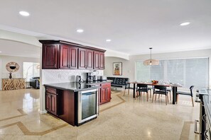 Fridge, microwave, oven, stovetop - WALK to Beach Luxury 3BR Villa in Hollywood Lakes (Hollywood)