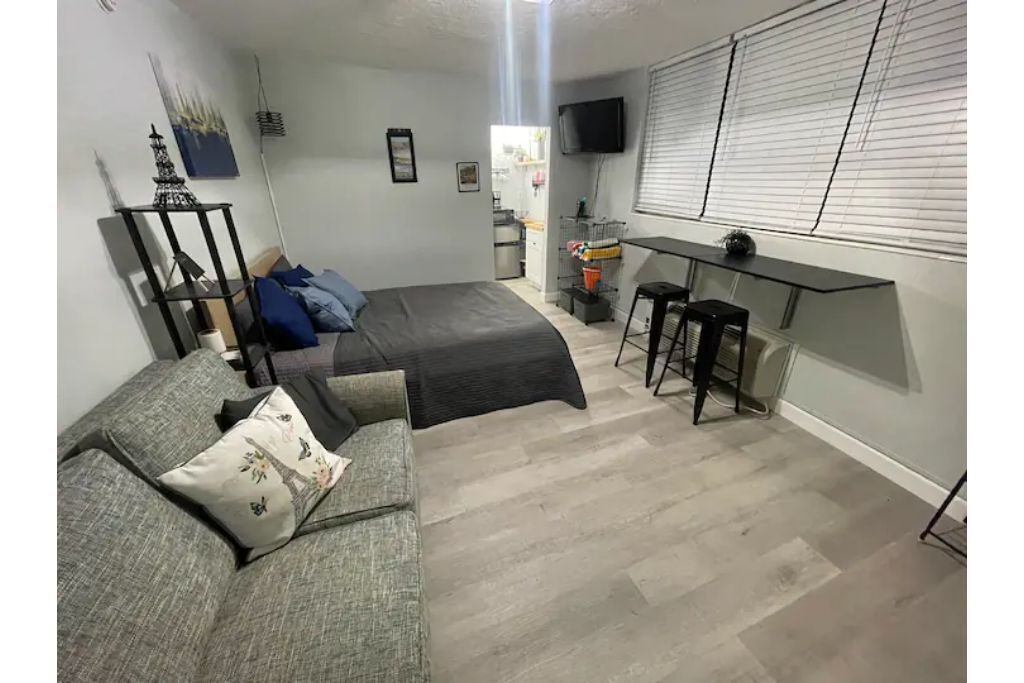Fully remodeled 1 bedroom studio