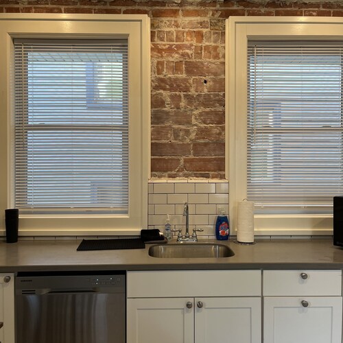 Cozy 1st Floor Downtown Apartment! 