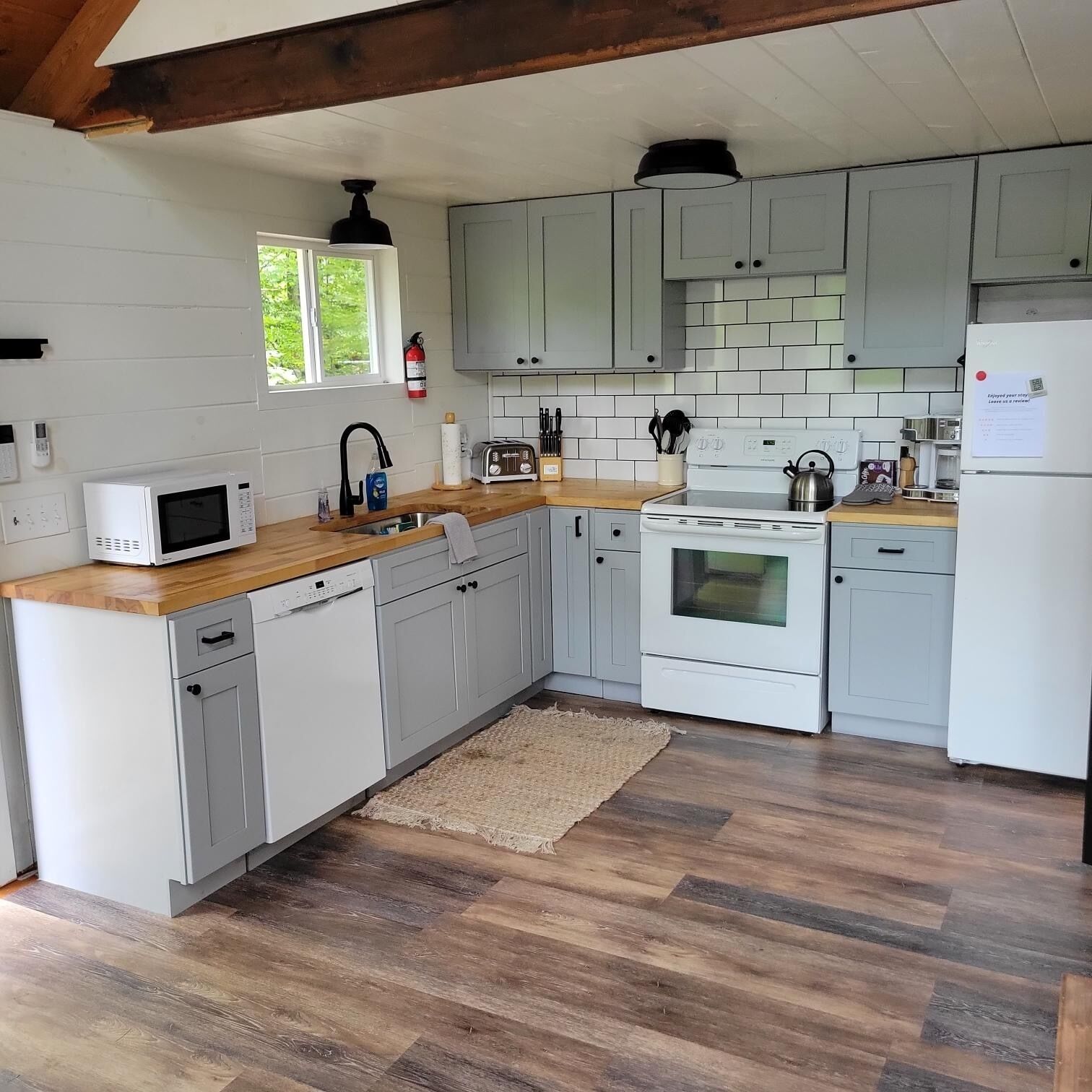 Private Lakefront Home Perfect for Families