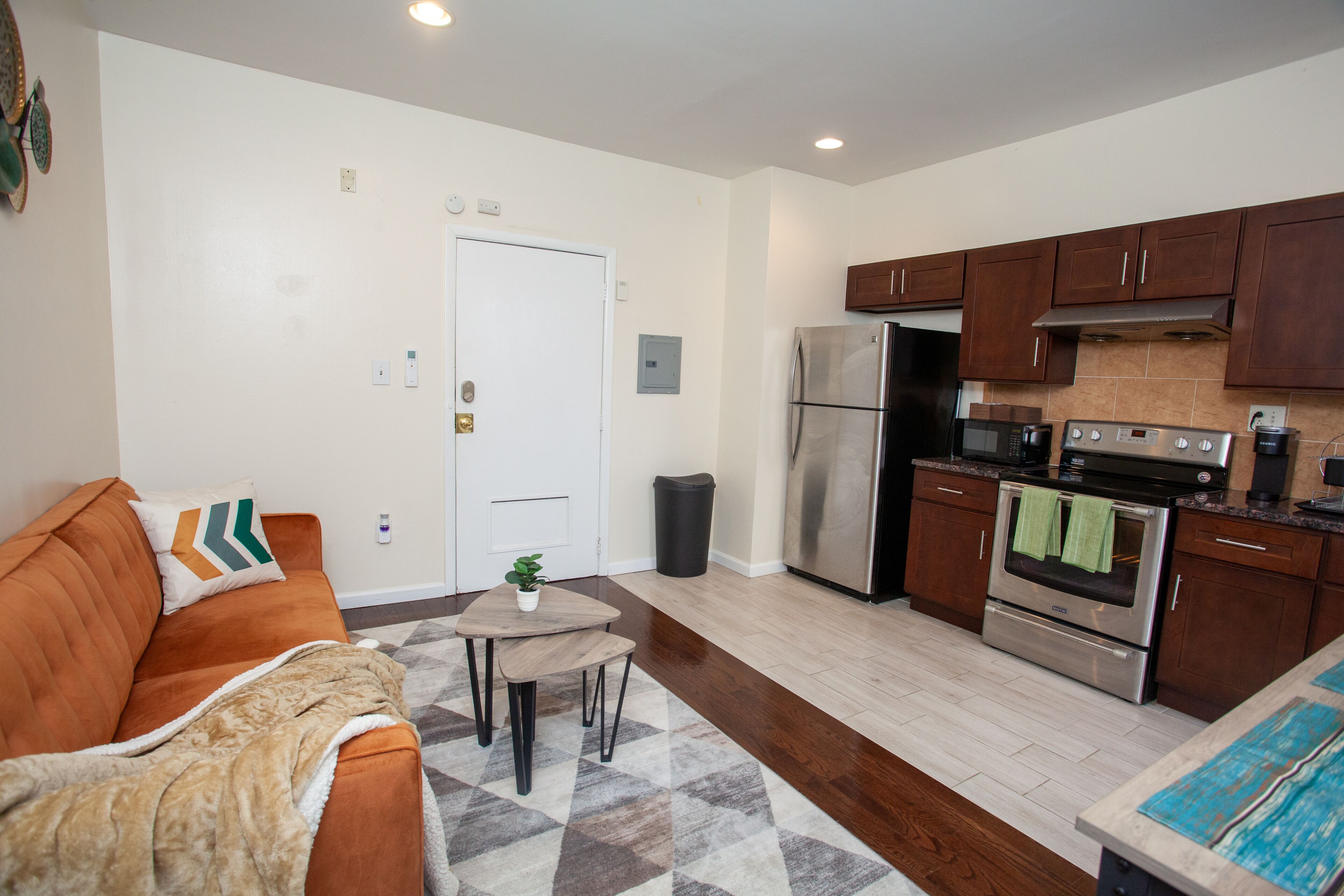 Quaint + Central Vine St. Abode ~King Bed~ (3 Blocks From City Hall)