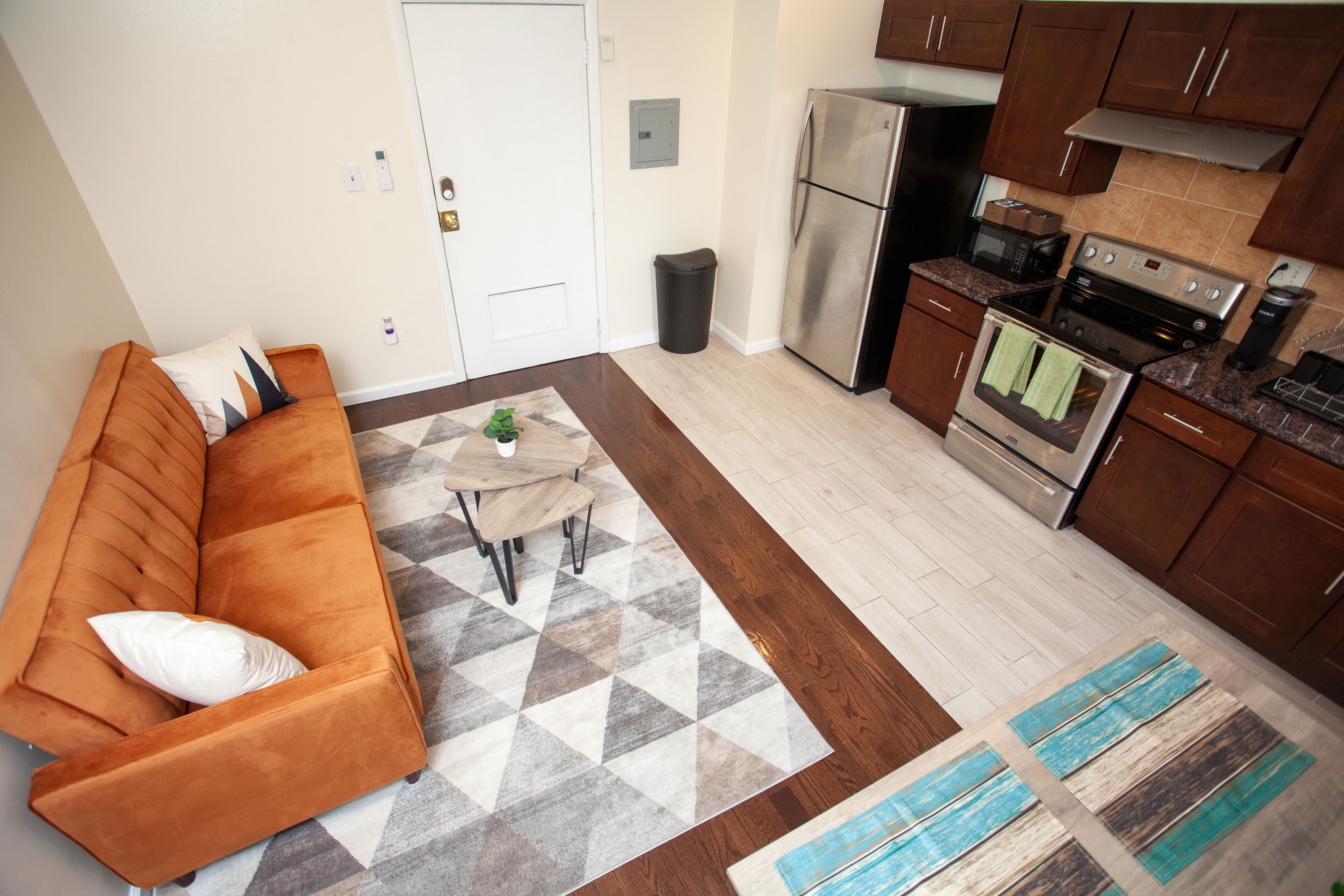 Quaint + Central Vine St. Abode ~King Bed~ (3 Blocks From City Hall)