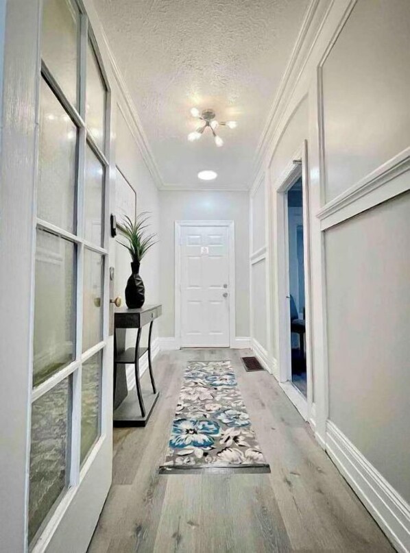 Interior - Luxury 1 bedroom apartment (Rochester)