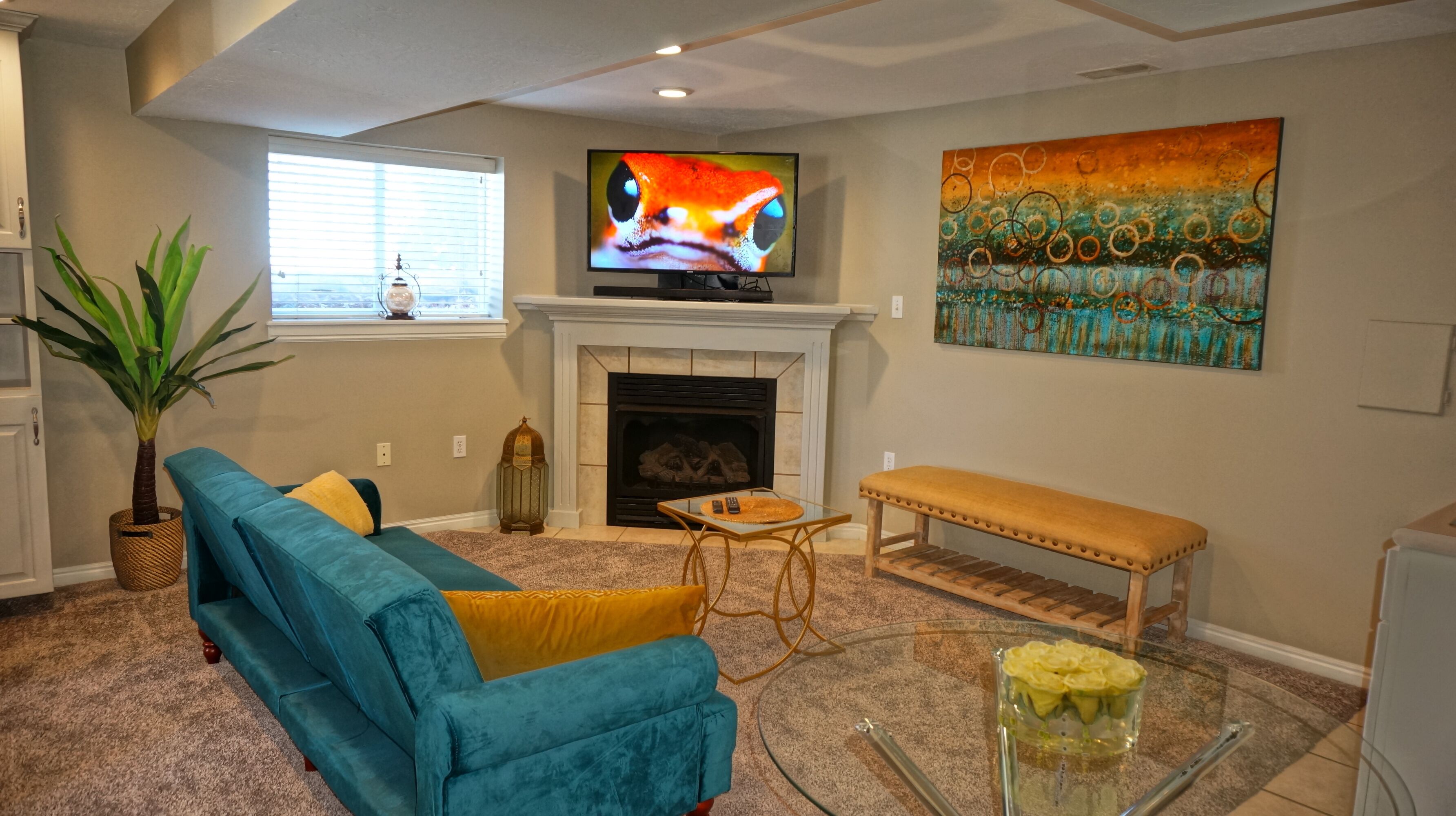 Adorable 2-Bedroom Place with Indoor Fireplace