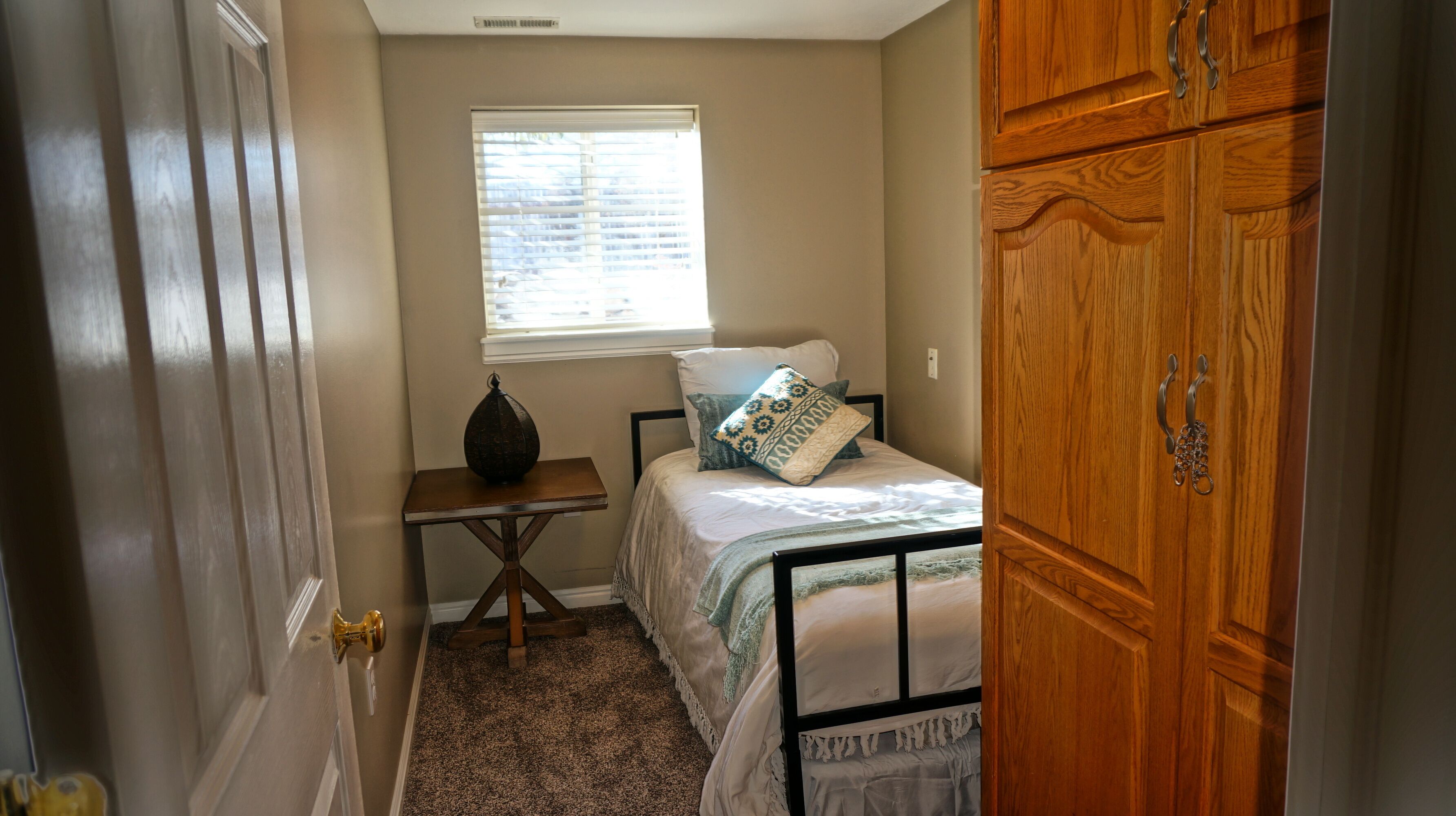 Adorable 2-Bedroom Place with Indoor Fireplace