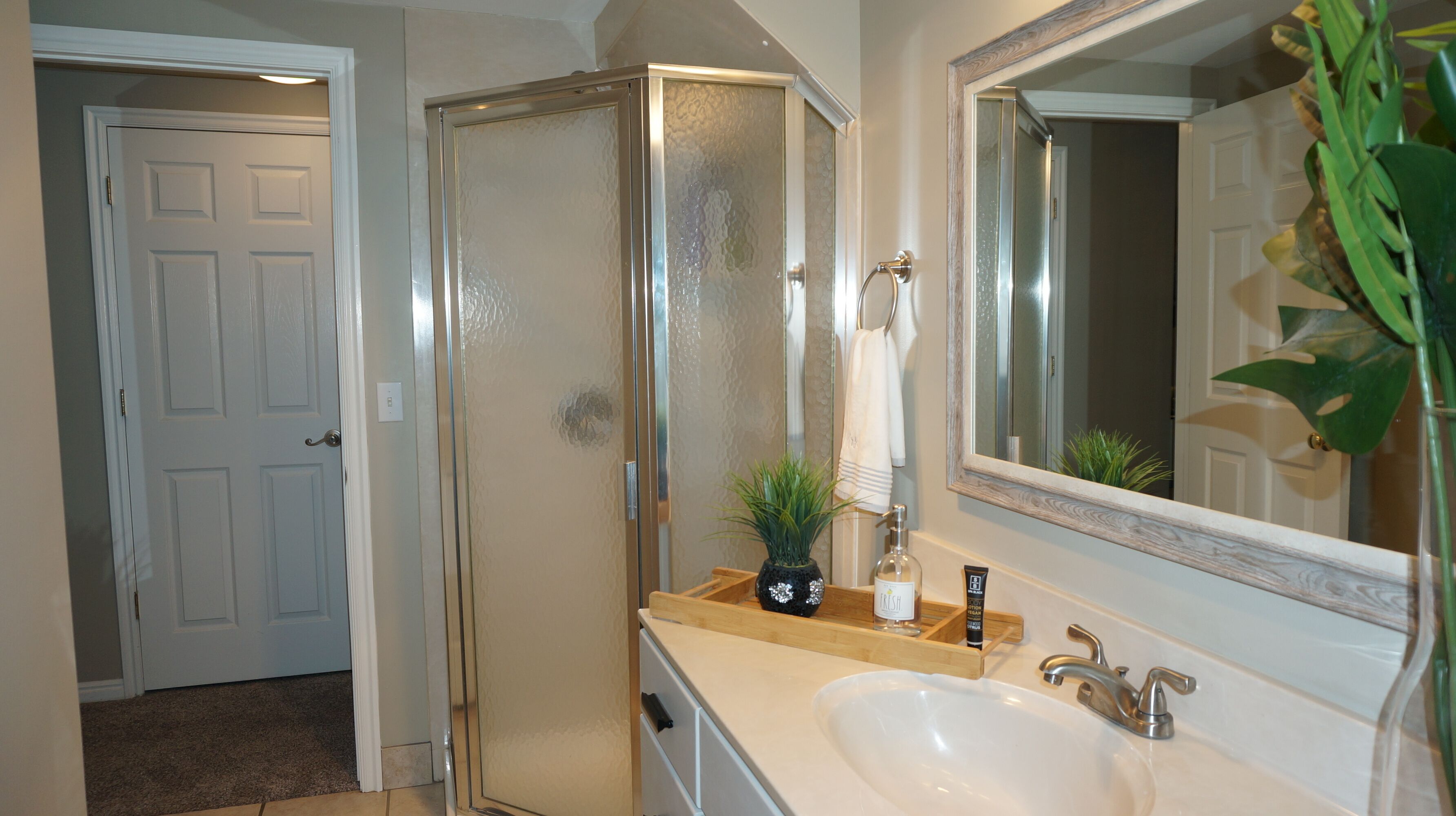 Adorable 2-Bedroom Place with Indoor Fireplace