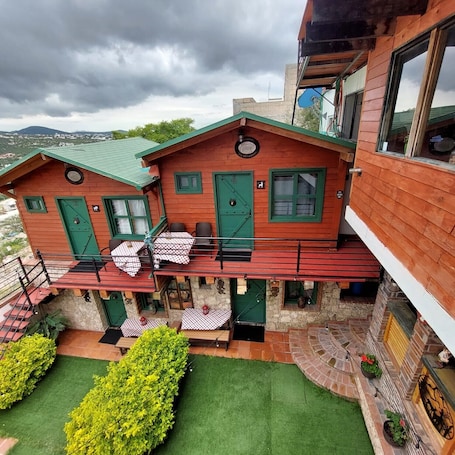 Family Cabin | Terrace/patio. CABAÑAS BIG MOUNTAIN