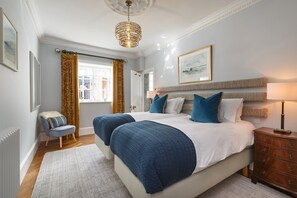 5 bedrooms, iron/ironing board, travel cot, Internet - The Ballroom, Blakeney, Norfolk (Blakeney)