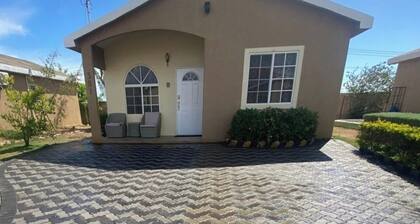 2-Bed, Sleeps 4, Private Garden, Parking
