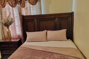 2 bedrooms, iron/ironing board, WiFi, bed sheets