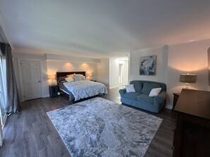 4 bedrooms, desk, iron/ironing board, free WiFi