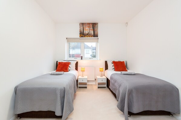 2 chambres, fer et planche Ă repasser, Wi-Fi, draps fournis