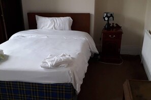 2 makuuhuonetta, silitysrauta/-lauta, Wi-Fi, vuodevaatteet