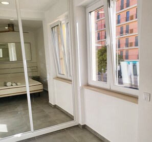 1 bedroom, WiFi, bed sheets - Lagos Marina and promenade view apartment central (Lagos)