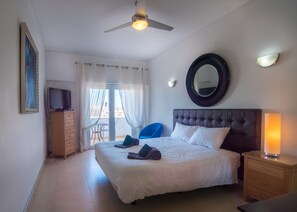 1 chambre, fer et planche à repasser, Wi-Fi, literie fournie