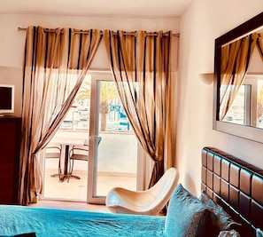 1 chambre, fer et planche Ă repasser, Wi-Fi, draps fournis