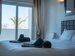 1 slaapkamer, een strijkplank/strijkijzer, wifi, beddengoed