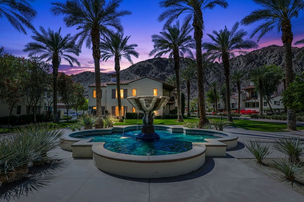 Banyera d'hidromassatge a l'aire lliure