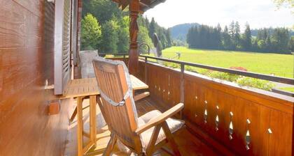 Appartement "Petra" avec vue sur les montagnes, balcon et Wi-Fi