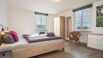 3 bedrooms, free WiFi, bed sheets
