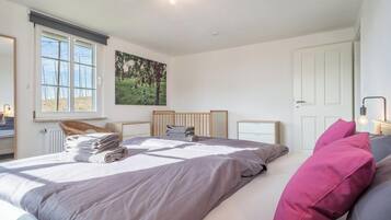 3 bedrooms, free WiFi, bed sheets