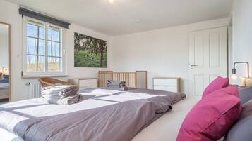 3 bedrooms, free WiFi, bed sheets