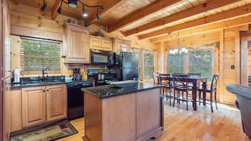 Basic Cabin | Private kitchen | Full-sized fridge, microwave, oven, stovetop