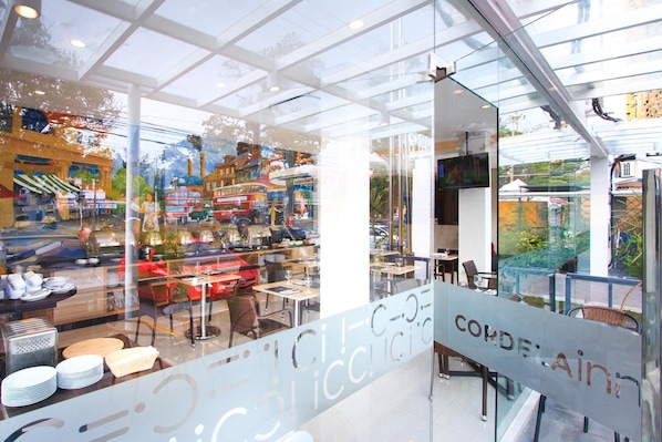Outdoor dining - Cordela Inn Bengkulu (Bengkulu)