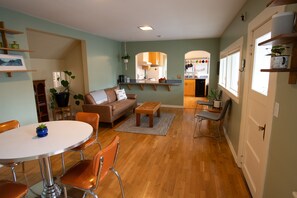 Dining - Charming Cabin with View in <3 of Downtown Juneau (Juneau)
