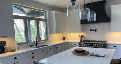 Over 3600 sqft house in gorgeous Decorah, Iowa!!