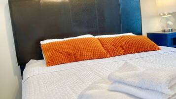 2 slaapkamers, een strijkplank/strijkijzer, gratis wifi, beddengoed