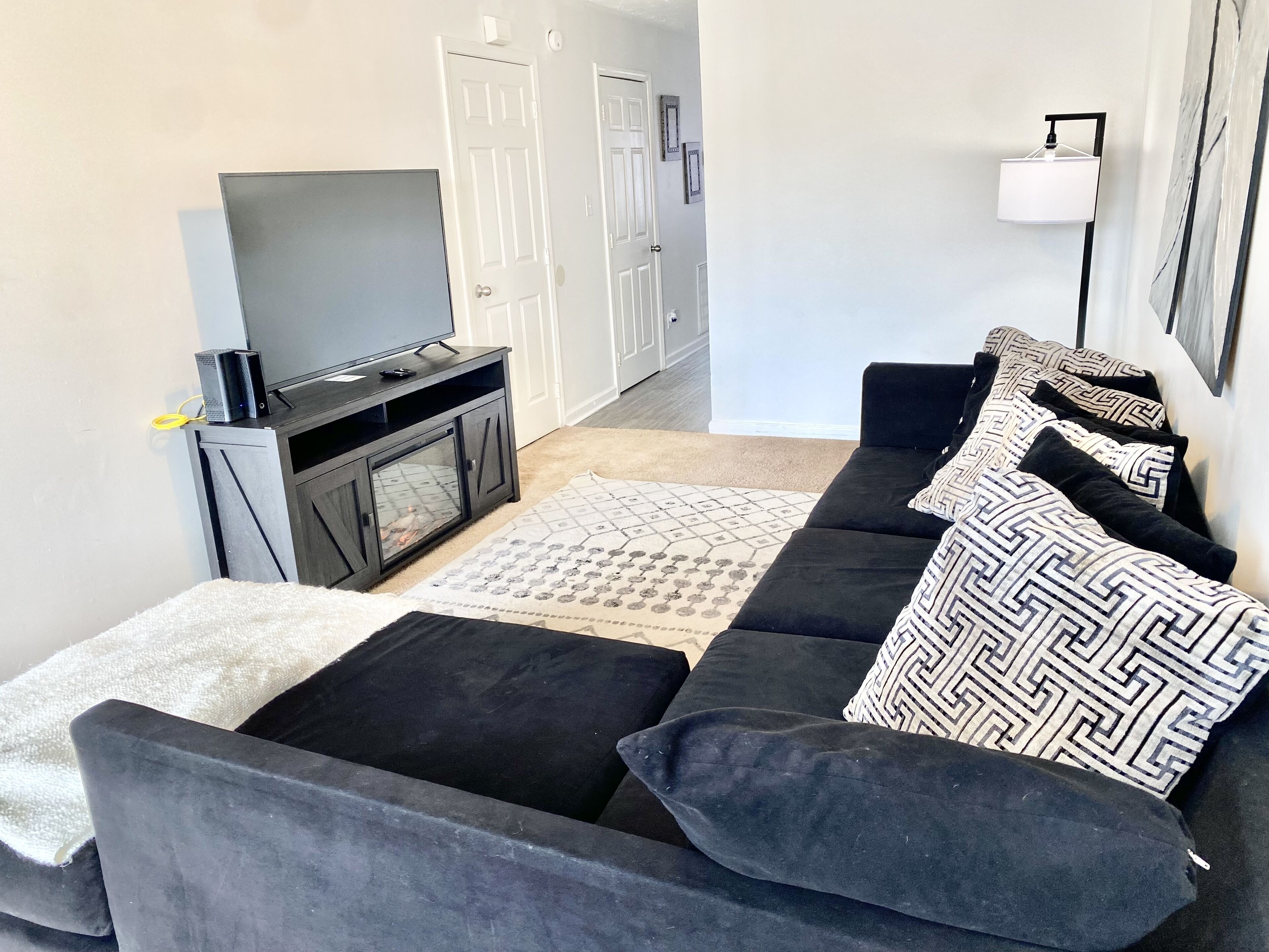 Legacy Pad! Spacious 2 bed townhome with modern vibes