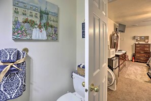 Artículos de higiene personal gratuitos, secador de pelo y toallas