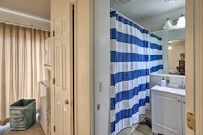 Kostenlose Toilettenartikel, Haartrockner, Handtücher