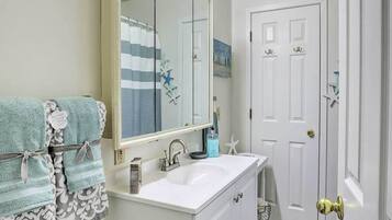 Kostenlose Toilettenartikel, Handtücher