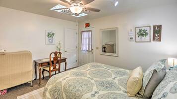 1 Schlafzimmer, Schreibtisch, laptopgeeigneter Arbeitsplatz